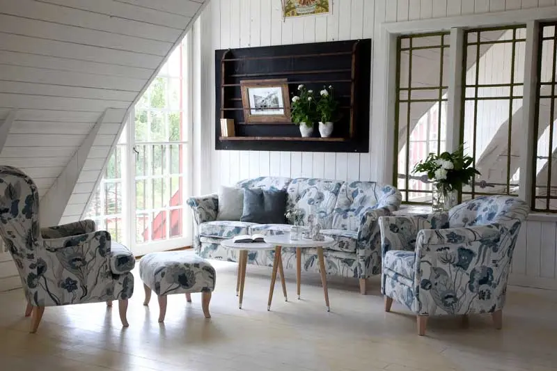 Sohva Tilde, nojatuolit Agnes ja Carina Sohva Tilde, nojatuolit Agnes ja Carina